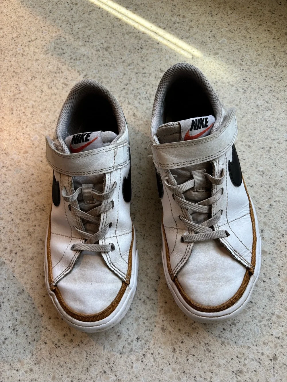 Nike Kids White & Black Low-Top Sneakers with Velcro Strap in Size 2
